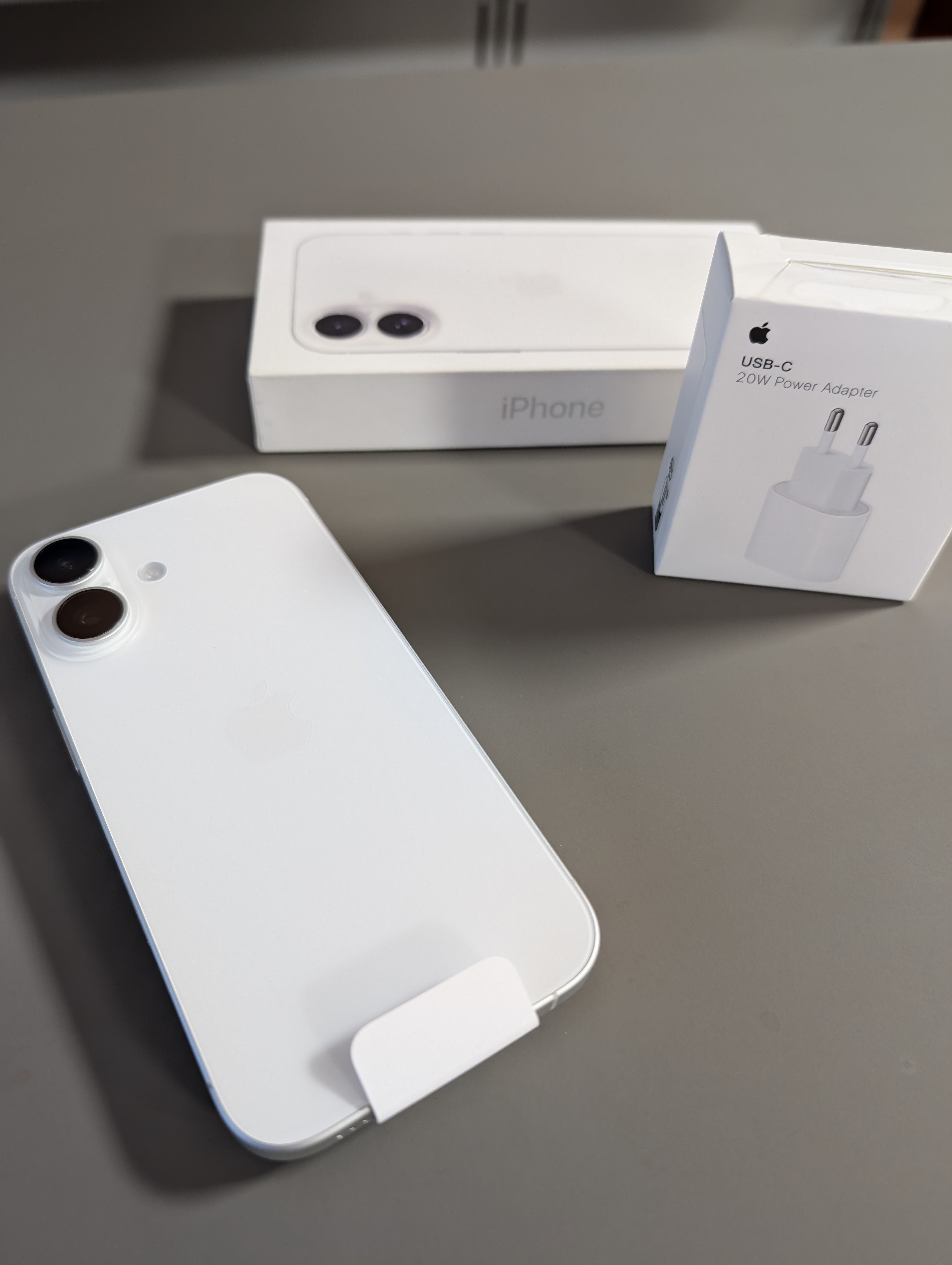 iPhone 16 128GB